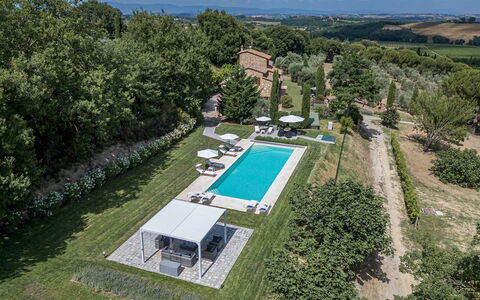Villa Pianello 10: Svømmepøl, Estate, Landscaping, Villa, Parkere, Udendørs Møbler, Backyard, Hacienda, Udvej, Plantation