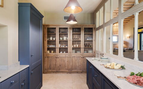 Casale Ansedonia 8+1: Indretning, Cabinetry, Møbel, Køkken, Træ, Gulvbelægning, Skab, Countertop, Etage, Reoler