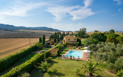 Villa Allodola 12: Mad, Hacienda, Villa