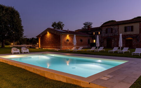 Tenuta Francigena 8: Svømmepøl, Estate, Udvej, Hacienda, Stuehus, Lawn, Thermae, Have, Villa, Gårdsplads