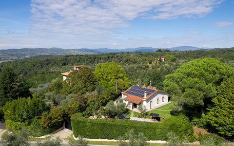 La Villanella 6: Træ, Natur, Hus, Hjem, Vegetationen, Boligområde, Landskab, Tag, Landdistrikt, Bakke