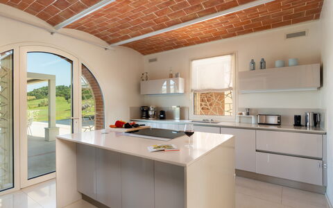 Podere Terranuova 10+2: Køkken, Indretning, Countertop, Møbel, Træ, Gulvbelægning, Loft, Køkken Apparat, Cabinetry, Hjem
