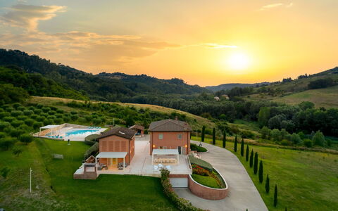 Podere Terranuova 10+2: Svømmepøl, Land Lot, Estate, Udvej, Eco Hotel, Hill Station, Stuehus, Sommerhus, Villa, Hacienda