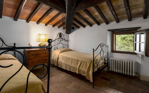 Castellare in Poggio 10: Væg, Soveværelse, Seng, Bed Frame, Sengetøj, Sengetøj, Lampe, Sengetøj, Villa, Hotel