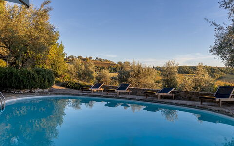 Castellare in Poggio 10: Blå, Svømmepøl, Afspejling, Udendørs Møbler, Udvej, Eco Hotel, Reflekterende Pool, Dam