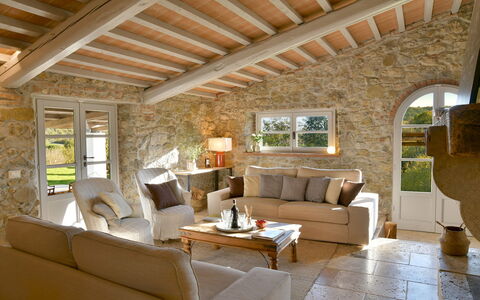Casa la Pratellaccia 6+2: Møbel, Indretning, Væg, Couch, Gulvbelægning, Træ, Stol, Bord, Stue, Loft
