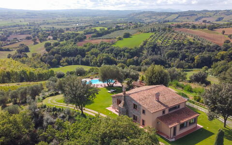 Casale Ombrone 11: Svømmepøl, Stuehus, Estate, Villa, Lawn, Hacienda, Mansion, Eco Hotel, Farm, Plantation
