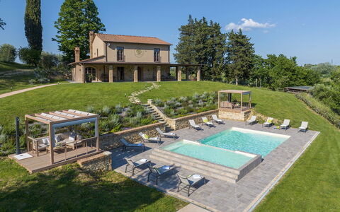 Agriresort Bacaringhe 13: Svømmepøl, Land Lot, Sommerhus, Estate, Stuehus, Have, Landscaping, Villa, Backyard, Lawn