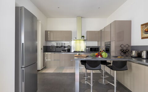 La Casetta 12: Møbel, Køkken, Køkken Apparat, Indretning, Countertop, Gulvbelægning, Større Bandage, Cabinetry, Træ, Etage