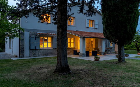 La Casetta 12: Bygning, Hjem, Hus, Boligområde, Tag, Sommerhus, Dør, Estate, Sidespor, Lawn
