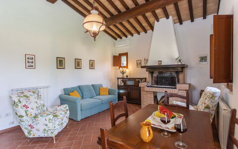 La Collina degli Ulivi 8+2: Møbel, Væg, Gulvbelægning, Indretning, Hjem, Etage, Bord, Værelse, Stol, Stue