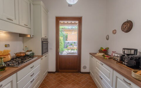 La Collina degli Ulivi 8+2: Køkken, Countertop, Køkken Apparat, Gulvbelægning, Indretning, Cabinetry, Træ, Større Bandage, Etage, Hjem