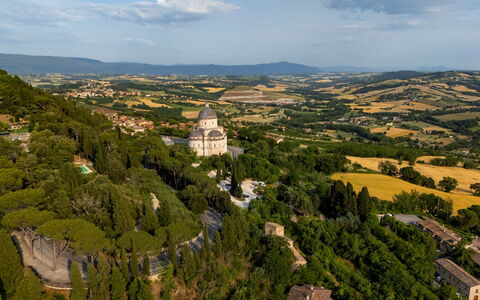 Villa Aperolli 4: Træ, Natur, Vegetationen, Landskab, Fugleperspektiv, Turistattraktion, Hill Station, Dome, Luftfotografering, Dome
