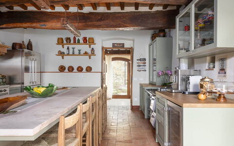 Muricciaglia 14: Møbel, Køkken, Indretning, Gulvbelægning, Træ, Countertop, Cabinetry, Hjem, Etage, Loft