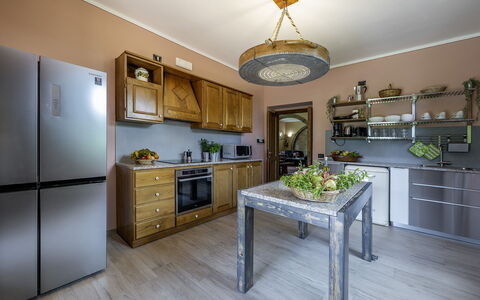 Podere Gellino 14: Møbel, Indretning, Køkken, Cabinetry, Gulvbelægning, Træ, Køkken Apparat, Etage, Loft, Countertop