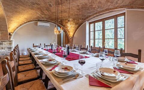 La Burraia 18: Møbel, Indretning, Bord, Stol, Loft, Køkken & Spisebord, Spisestue, Gulvbelægning, Værelse, Restaurant