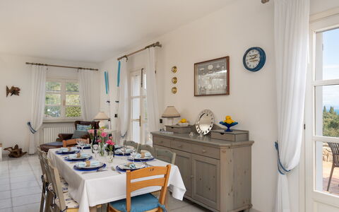Villa Perelle 8: Møbel, Indretning, Stol, Bord, Gulvbelægning, Køkken & Spisebord, Etage, Værelse, Spisestue, Loft