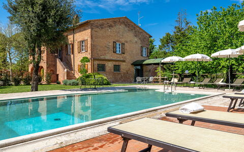 Sangiovese 14: Svømmepøl, Boligområde, Estate, Udendørs Møbler, Have, Hacienda, Paraply, Villa, Landscaping, Stol