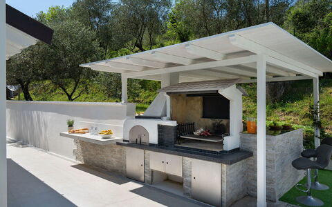 Villa Lunezia 6: Have, Skygge, Design, Gårdhave, Udendørs Møbler, Udendørs Struktur, Grill, Stueplante, Backyard, Pergola