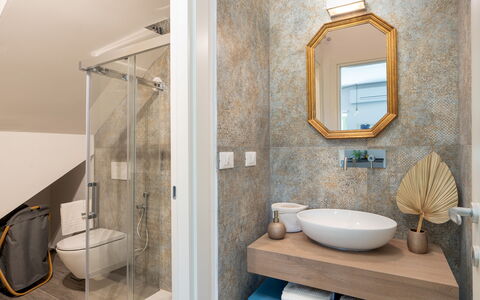 Cottage Dolcevista 4+2: Indretning, Sanitærarmatur, Gulvbelægning, Badeværelse, Etage, Tap, Spejl, Belysning, Vvs, Hjem