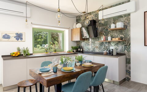 Cottage Dolcevista 4+2: Møbel, Indretning, Køkken, Countertop, Lysarmatur, Træ, Gulvbelægning, Værelse, Loft, Belysning