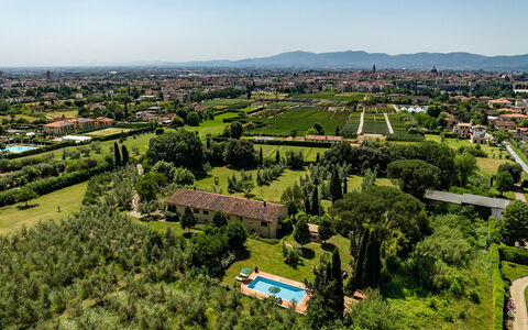 Villa Collegigliato 8: Landskab, Fugleperspektiv, Almindeligt, Land Lot, Estate, Luftfotografering, Plantation, Have, Landscaping, Mark