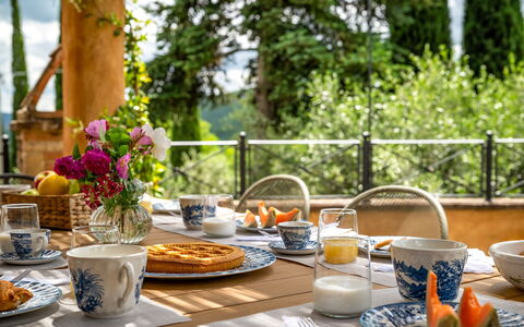 Colle Calzolaro 8: Bordservice, Møbel, Serveware, Bord, Drinkware, Tallerkner, Dug, Porcelæn, Mad, Plade