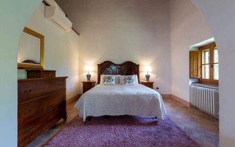 Villa Palazzolo 8: Møbel, Indretning, Gulvbelægning, Soveværelse, Seng, Etage, Skuffe, Loft, Sengetøj, Bed Frame