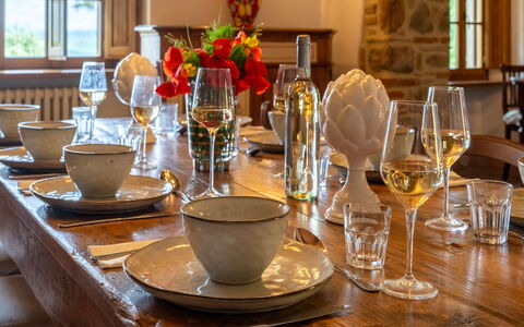 Villa Palazzolo 8: Møbel, Bordservice, Bord, Glasservice, Indretning, Serveware, Drinkware, Tallerkner, Barware, Spisestue