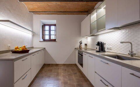 Casa Clara Pool, Casole Elsa, Monti: Køkken, Countertop, Gulvbelægning, Indretning, Køkken Apparat, Træ, Køkkenvask, Cabinetry, Loft, Hjem