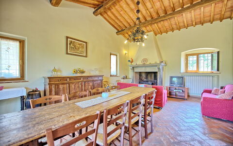 Poggio Conca: Ejendom, Værelse, Møbel, Bygning, Loft, Indretning, Hus, Ejendom, Etage, Bord