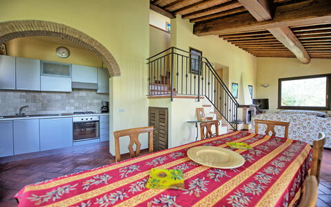 Villa Ulivi: Ejendom, Møbel, Bord, Cabinetry, Træ, Vindue, Bygning, Indretning, Gulvbelægning, Etage