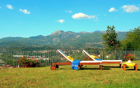 Villa Saida: Legeplads, Offentlige Rum, Himmel, Menneskelig Bosættelse, Græs, Fritid, Legetøjsrutsjebane, Legepladsudstyr, Træ, Farm