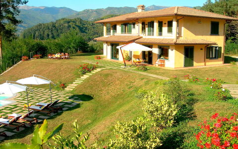Villa Saida: Ejendom, Hus, Hjem, Naturlige Landskab, Estate, Bygning, Ejendom, Udvej, Landskab, Stuehus