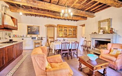 La Loggia: Ejendom, Værelse, Bygning, Møbel, Indretning, Hus, Ejendom, Stue, Loft, Hjem