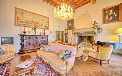 Padronale: Værelse, Ejendom, Møbel, Indretning, Stue, Bygning, Gul, Loft, Hus, Ejendom