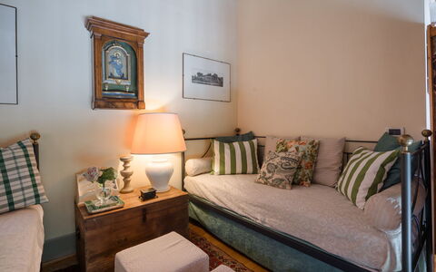 Villa Fontine: Værelse, Møbel, Ejendom, Soveværelse, Indretning, Seng, Bygning, Hus, Ejendom, Stue