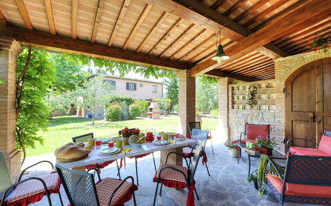 Montelopio: Ejendom, Bygning, Ejendom, Værelse, Gårdhave, Hus, Veranda, Indretning, Hjem, Estate