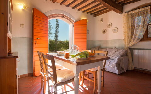 Montelopio: Værelse, Bygning, Ejendom, Møbel, Indretning, Ejendom, Bord, Hus, Hjem, Villa