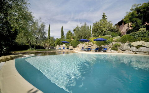 Le Rondini: Svømmepøl, Ejendom, Vand, Fritid, Ferie, Ejendom, Udvej, Hus, Ferieby, Estate