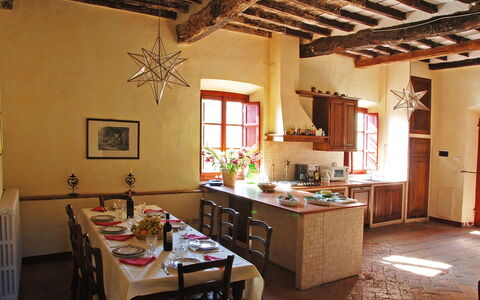 La Loggia 13: Værelse, Ejendom, Loft, Bygning, Indretning, Spisestue, Møbel, Hus, Bord, Væg