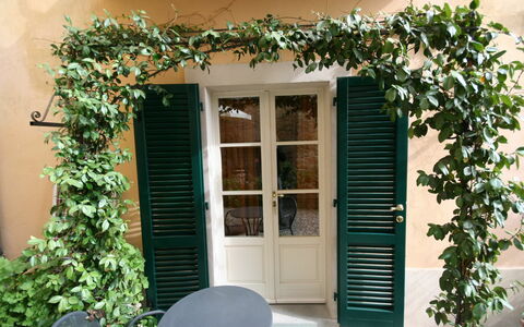 Santo Agostino: Ejendom, Hjem, Hus, Bygning, Vindue, Ejendom, Dør, Arkitektur, Facade, Træ