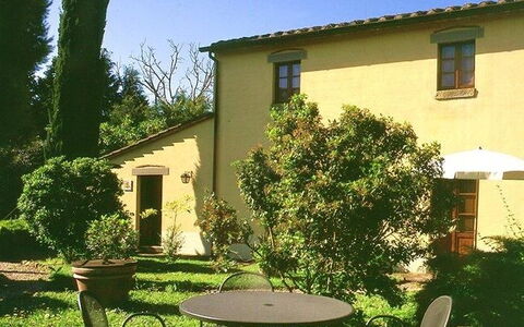 San Pietro: Ejendom, Hus, Hjem, Ejendom, Bygning, Gård, Boligområde, Backyard, Træ, Sommerhus