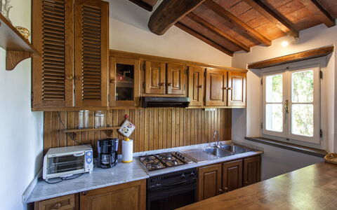 Vittoria: Countertop, Værelse, Ejendom, Møbel, Køkken, Bygning, Cabinetry, Loft, Håndvask, Indretning