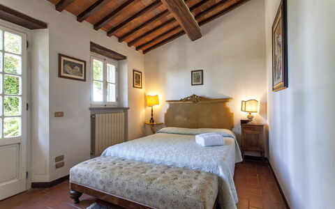 Vittoria: Soveværelse, Værelse, Ejendom, Seng, Møbel, Sengetøj, Loft, Bed Frame, Indretning, Bygning