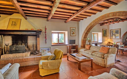 Casale Giulio: Stue, Værelse, Ejendom, Bygning, Indretning, Møbel, Hus, Loft, Bjælke, Hjem