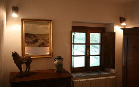 Panzalla: Værelse, Ejendom, Indretning, Hus, Møbel, Bygning, Vindue, Hårdttræ, Arkitektur, Træ