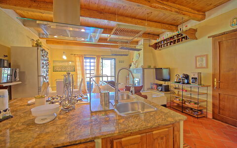 Villa Margherita: Værelse, Ejendom, Countertop, Bygning, Møbel, Køkken, Loft, Cabinetry, Indretning, Hjem