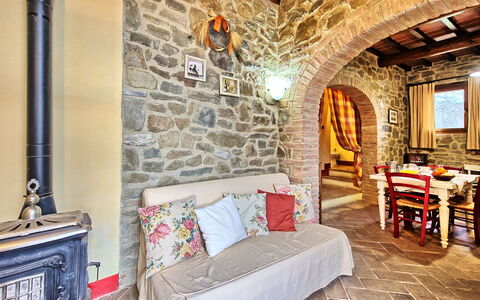 Podere Orietta: Ejendom, Værelse, Bygning, Møbel, Væg, Indretning, Mursten, Soveværelse, Hus, Ejendom