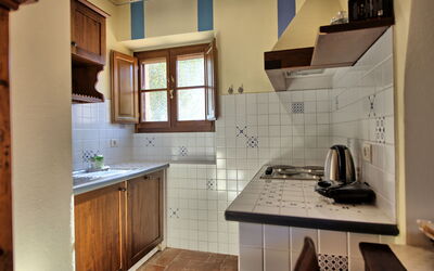 Fornacino 4: Tap, Håndvask, Cabinetry, Countertop, Køkkenvask, Sanitærarmatur, Bygning, Køkken, Træ, Indretning